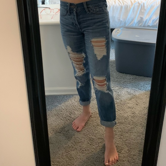 hollister low rise boyfriend jeans